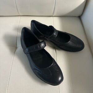 ECCO Black Women's Mary Jane Shoes - New - size 9 / 40